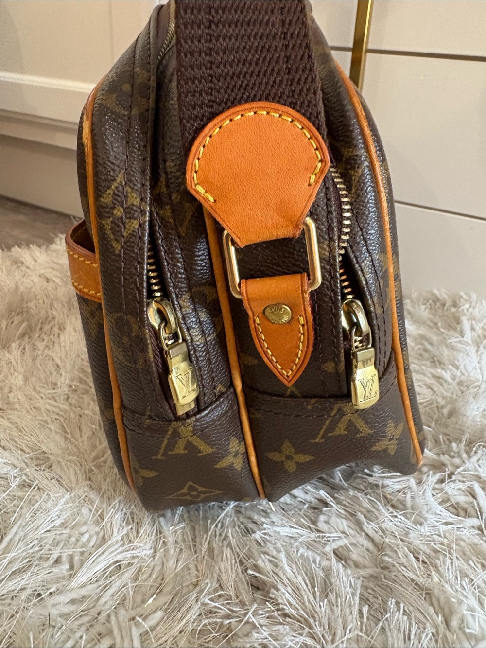 Louis Vuitton Brown Monogram Messenger Bag with Tan Trim - Picture 2 of 11